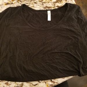 EUC LuLaRoe solid black classic tee size XL